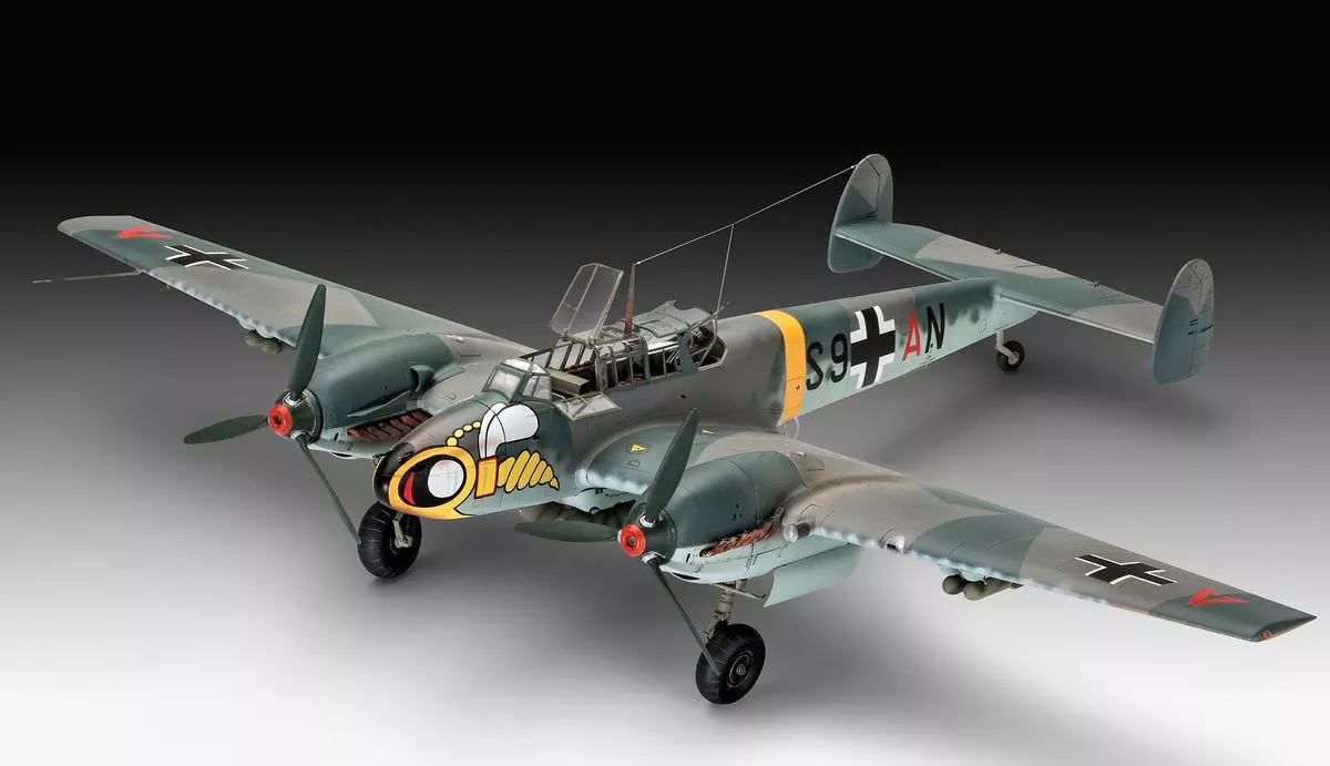 Revell 04961 1:32 Messerschmitt Bf110 C-2. C-7