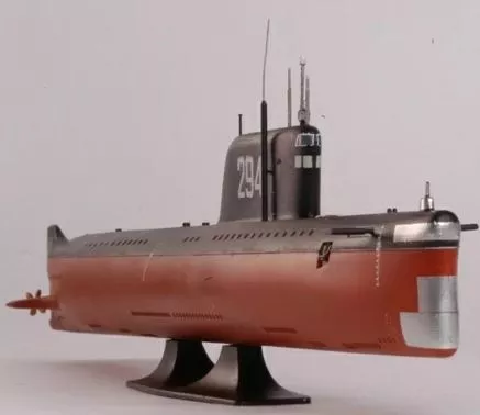 Zvezda 9025 1:350 sous-marin K-19
