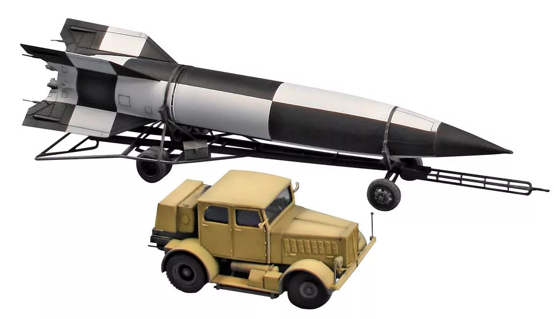 Revell 03310 1:72 SS-100 Gigant avec transporteur et V2