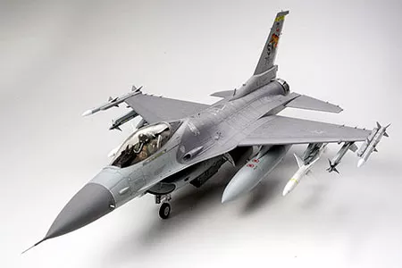 Tamiya 60315 1:32 F-16CJ