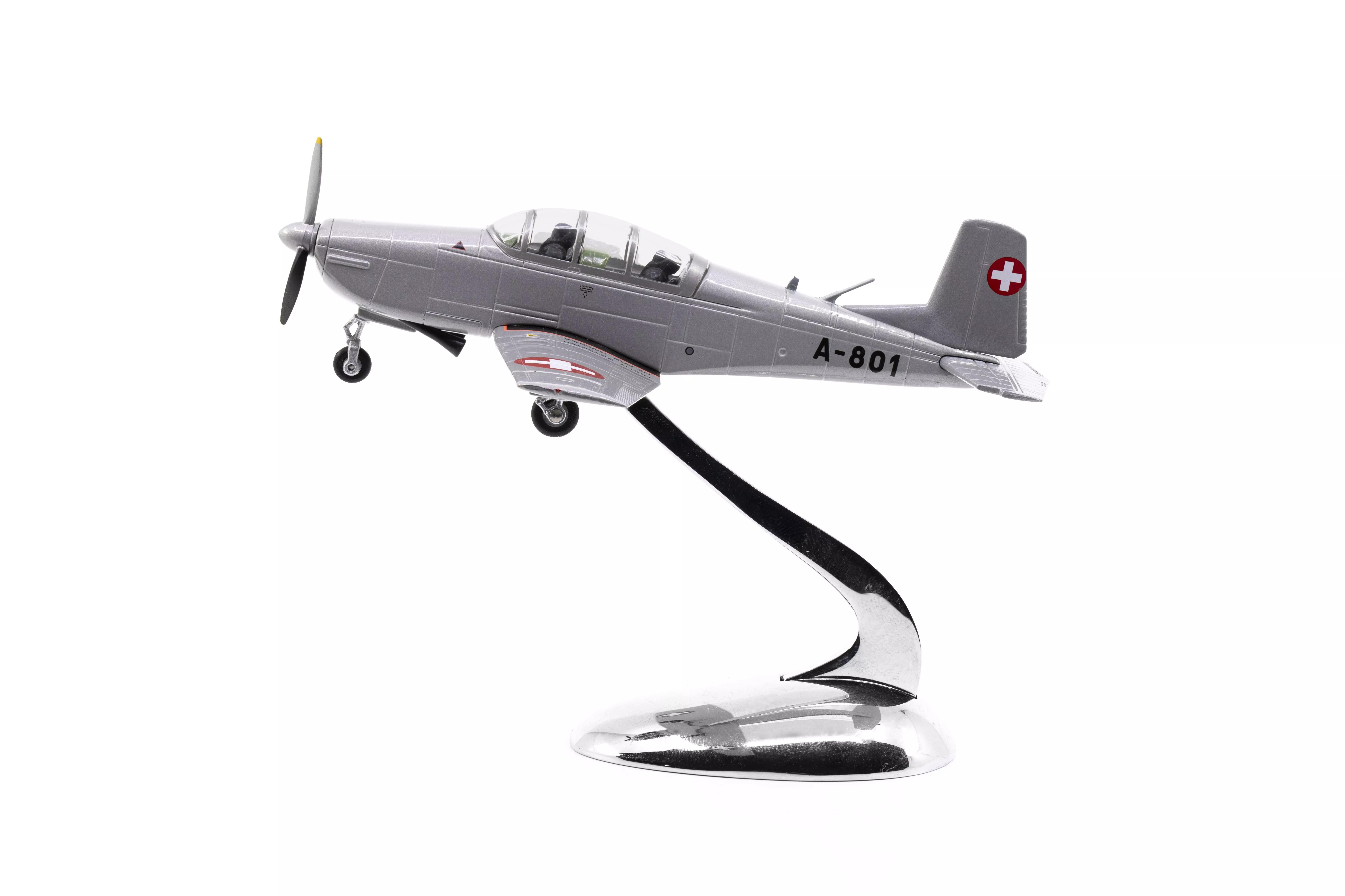 ACE 1300 1:72 Pilatus P-3 A-801 avion du musée de Dübendorf. avec pied en métal