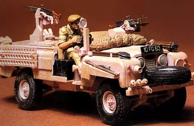 Tamiya 35076 1:35 S.S. Land Rover pink panther