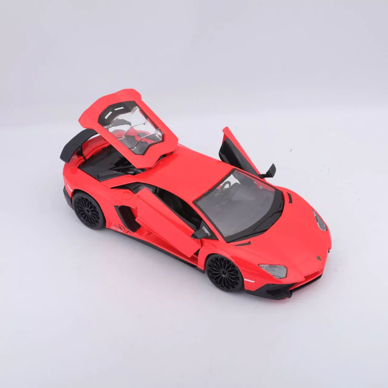 Burago 1821079-R 1:24 Lamborghini Aventador