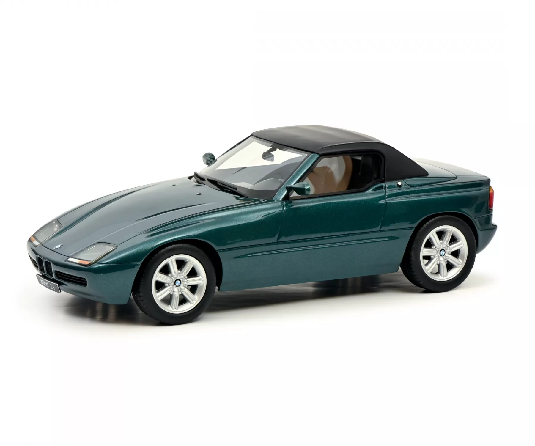 Schuco 450026500 1:18 BMW Z1 décapotable. mModèle en partie en résine