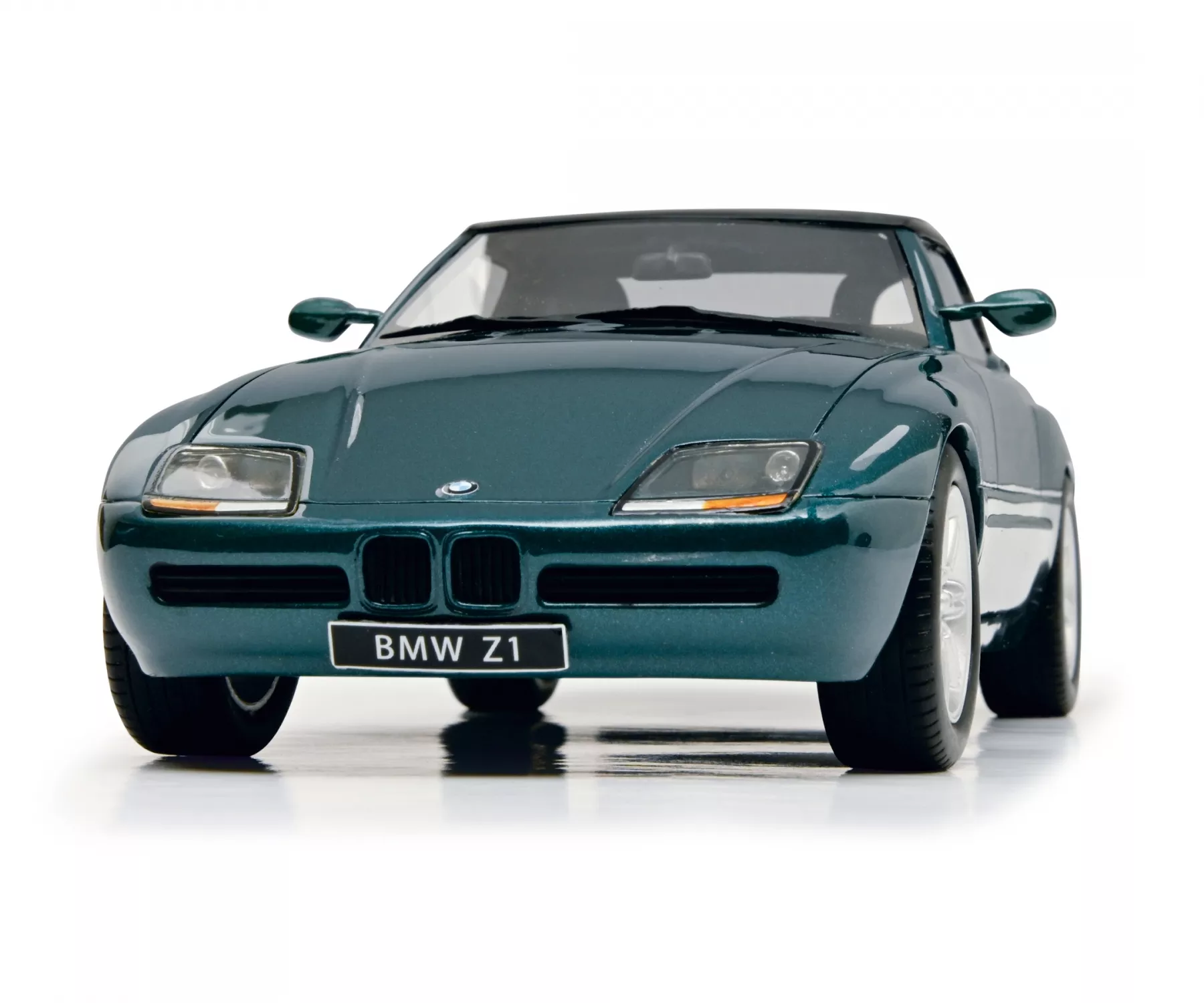 Schuco 450026500 1:18 BMW Z1 décapotable. mModèle en partie en résine