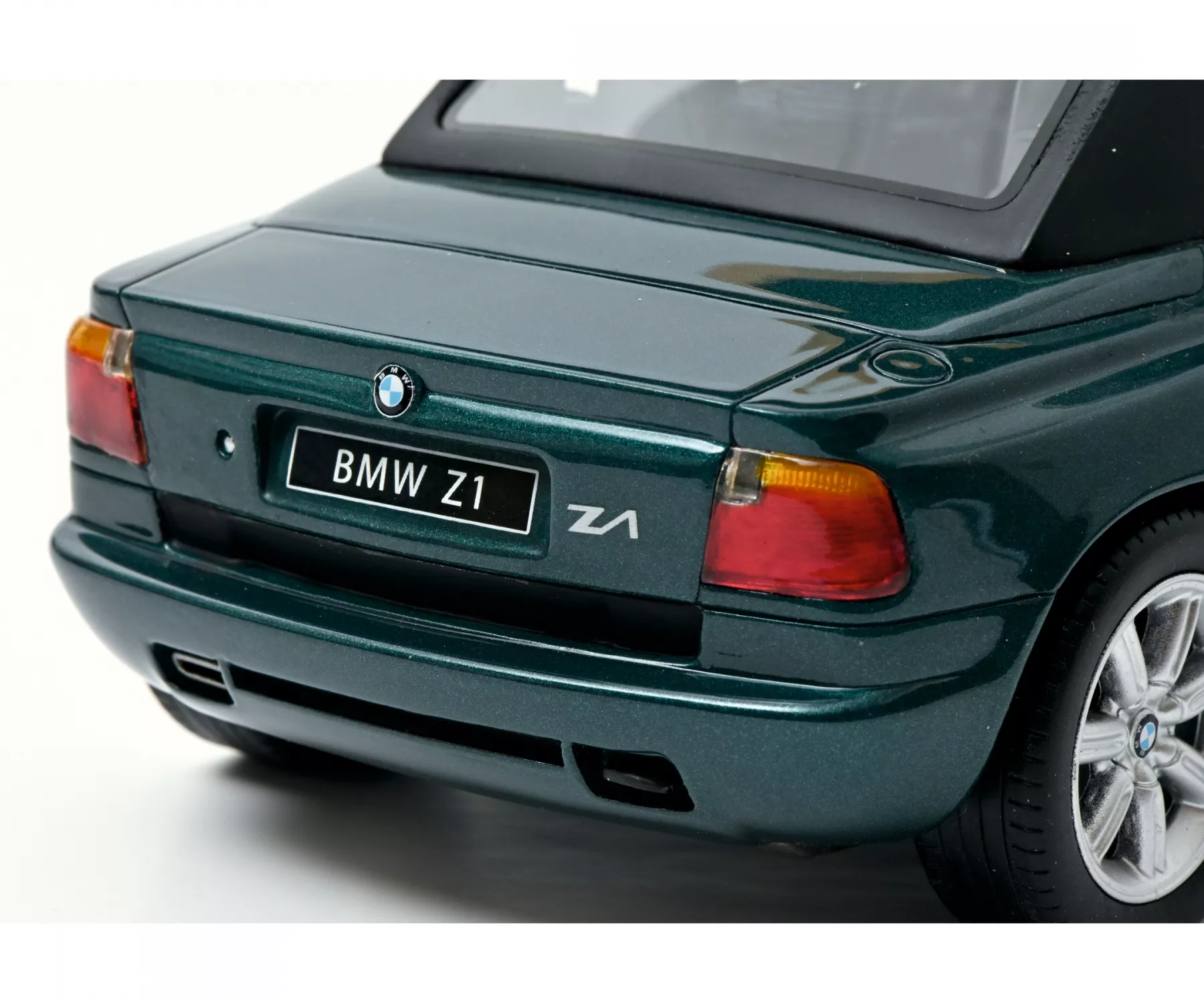 Schuco 450026500 1:18 BMW Z1 décapotable. mModèle en partie en résine