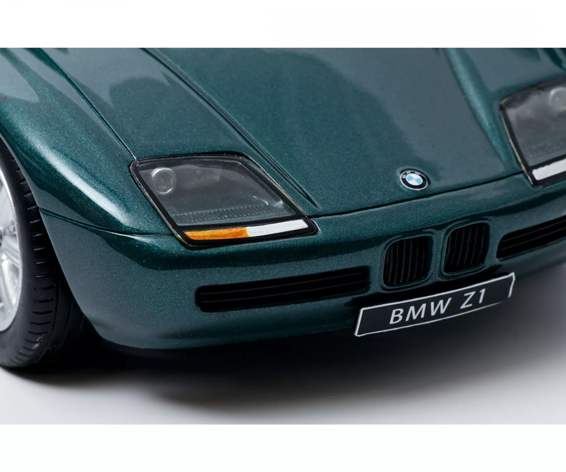 Schuco 450026500 1:18 BMW Z1 décapotable. mModèle en partie en résine