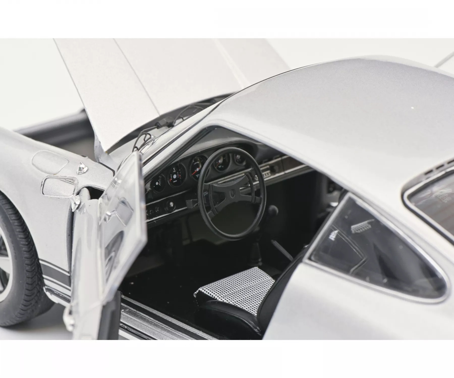 Schuco 450047000 1:18 Porsche 911S Coupé