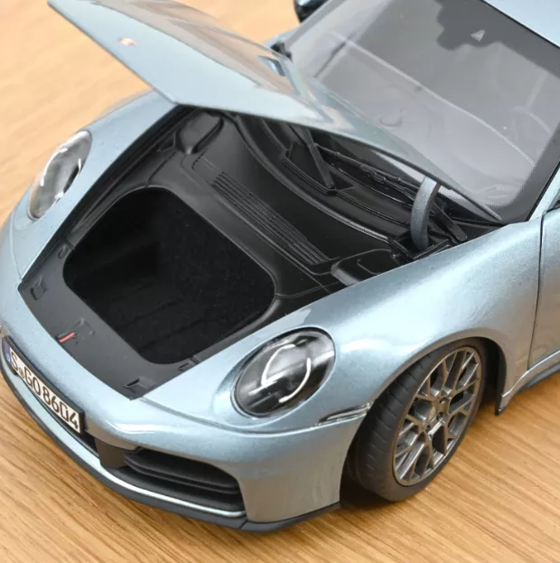 Norev 187170 1:18 Porsche 911 Carrera 2025 Polar Silver