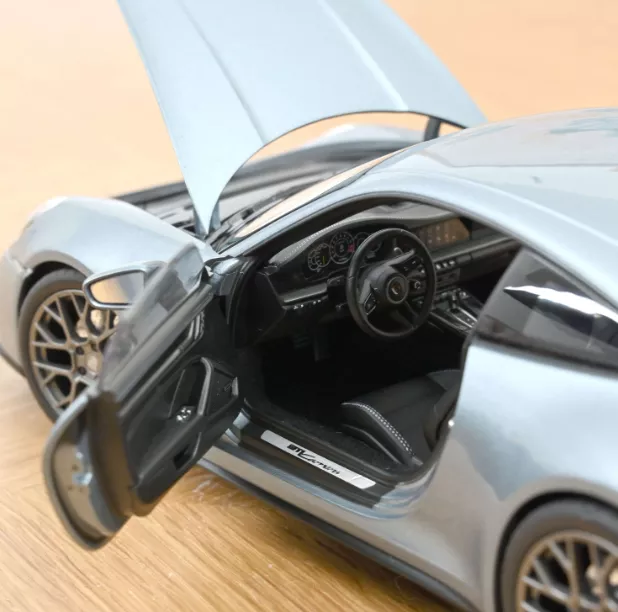 Norev 187170 1:18 Porsche 911 Carrera 2025 Polar Silver