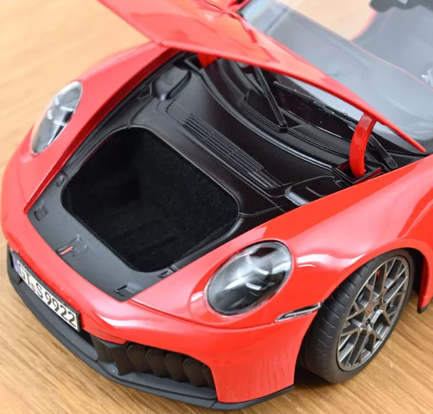 Norev 187171 1:18 Porsche 911 Carrera 4 GTS 2025 Guards Red