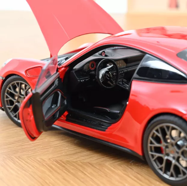Norev 187171 1:18 Porsche 911 Carrera 4 GTS 2025 Guards Red