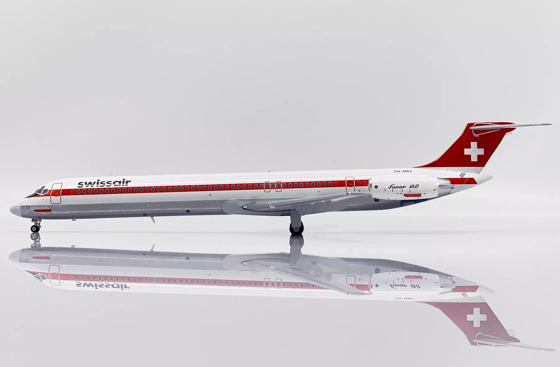 JC Wings LH2373 1:200 MD-82 PH-MBZ