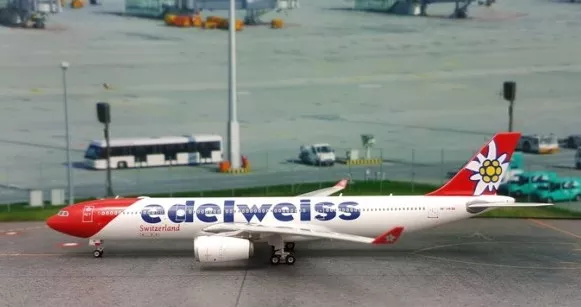 Phoenix A330-300 Edelweiss 1:400 HB-JHR