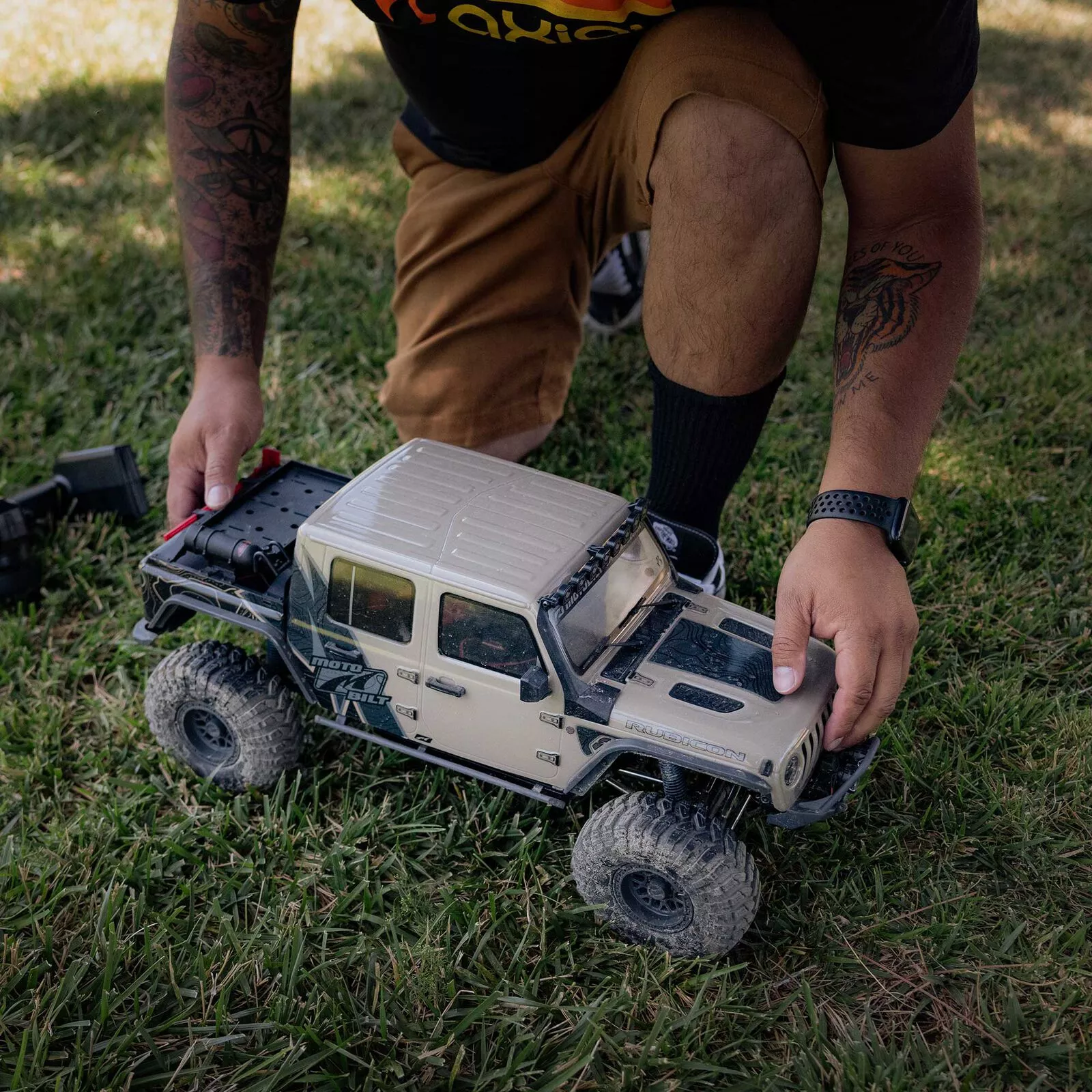 Axial 2443T1 1:10 CRAWLER JEEP Gladiator 4WD EP RTR Brun
