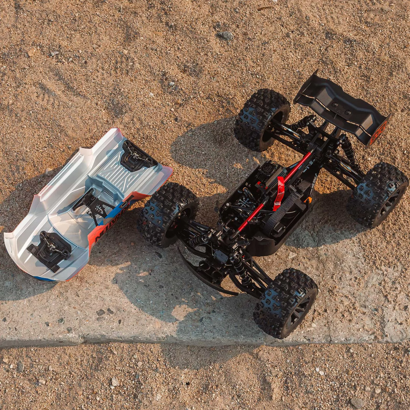 Arrma ARA8608V6T3 1:8 M.Truck KRATON BLX6S 4WD EP RTR Vert/Noir