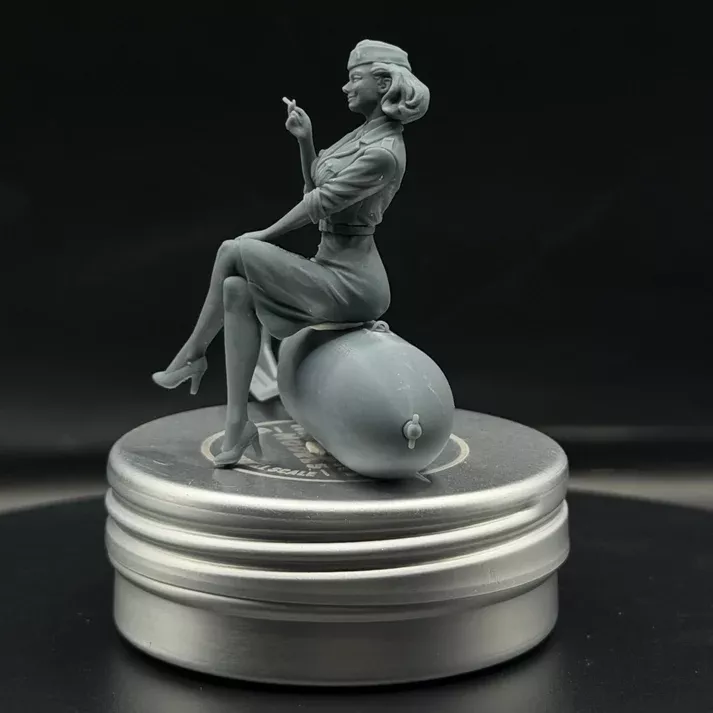 Peggy Smoke Break 1:32 Warfront Models - WFM32SH002